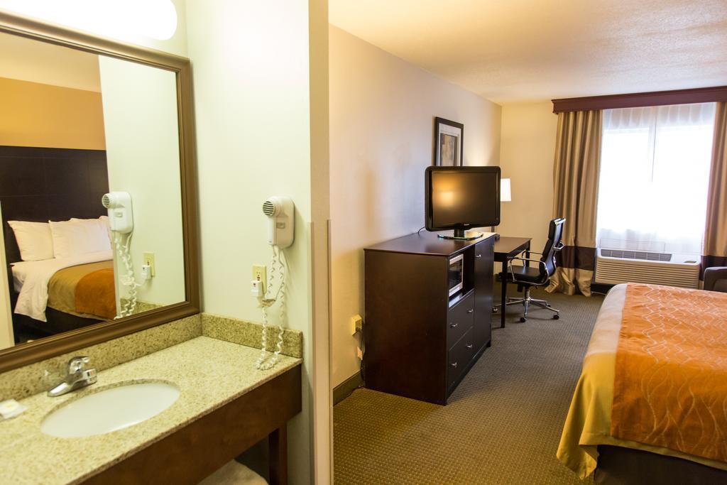 Comfort Inn & Suites Paw Paw Exterior photo