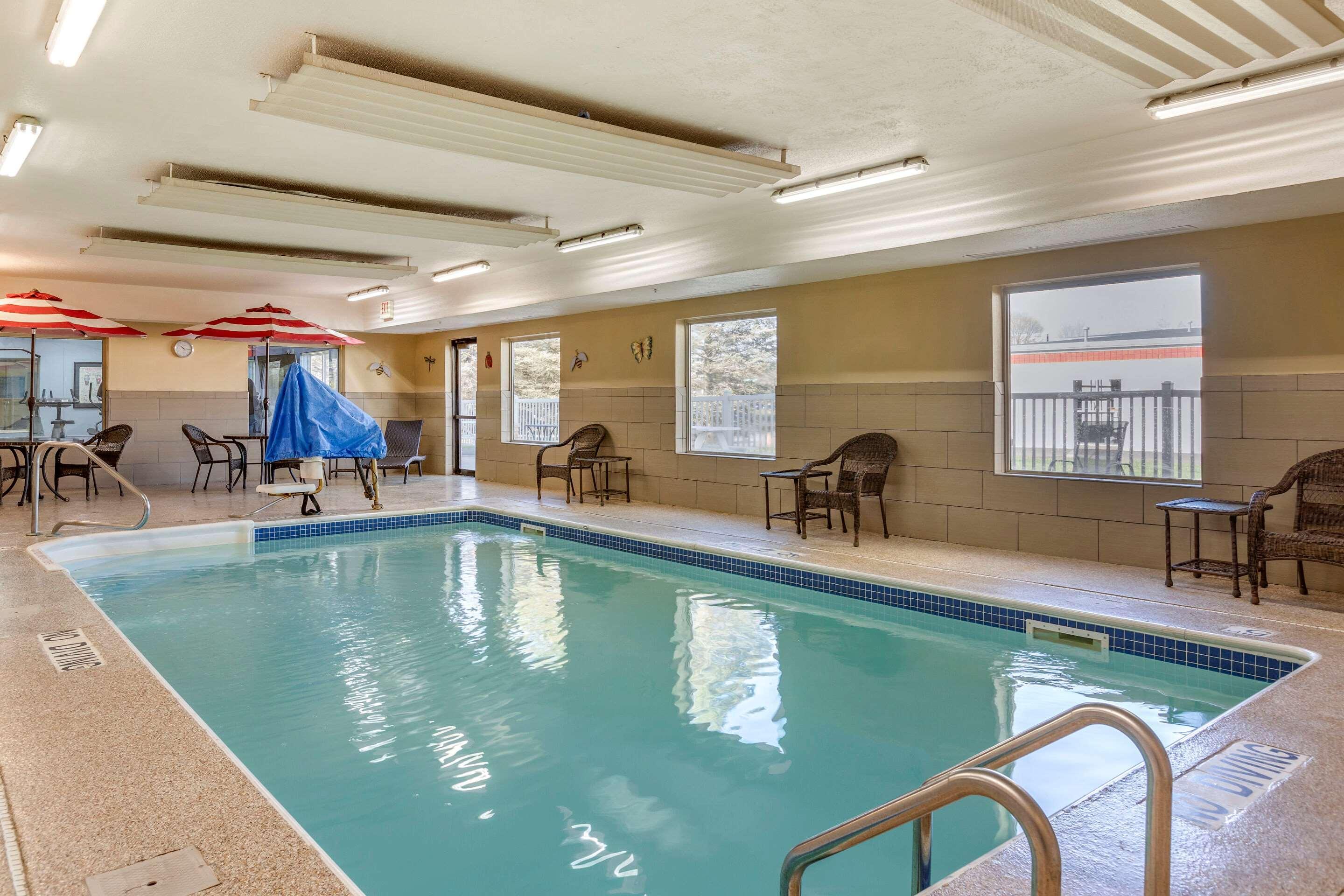 Comfort Inn & Suites Paw Paw Exterior photo