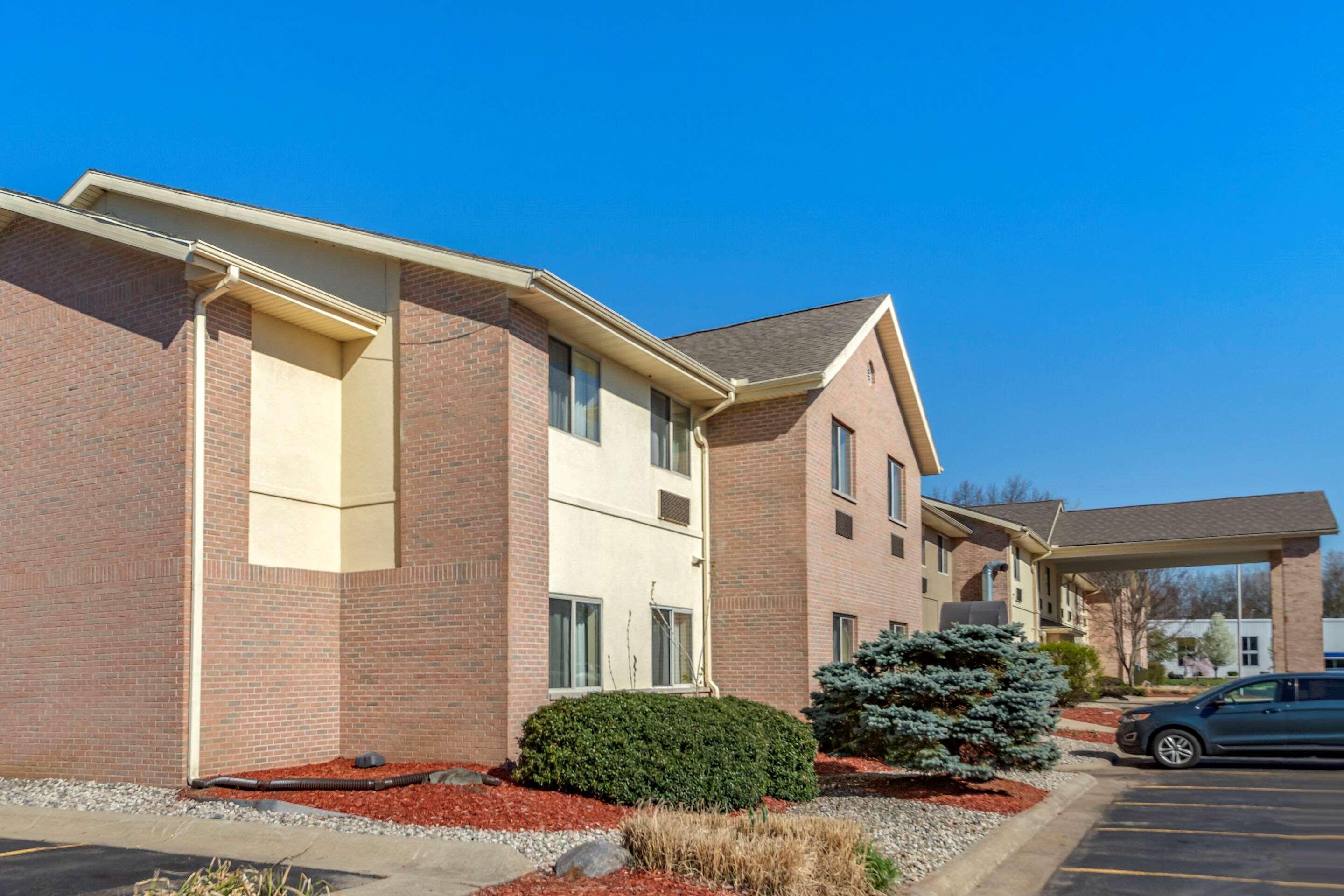 Comfort Inn & Suites Paw Paw Exterior photo