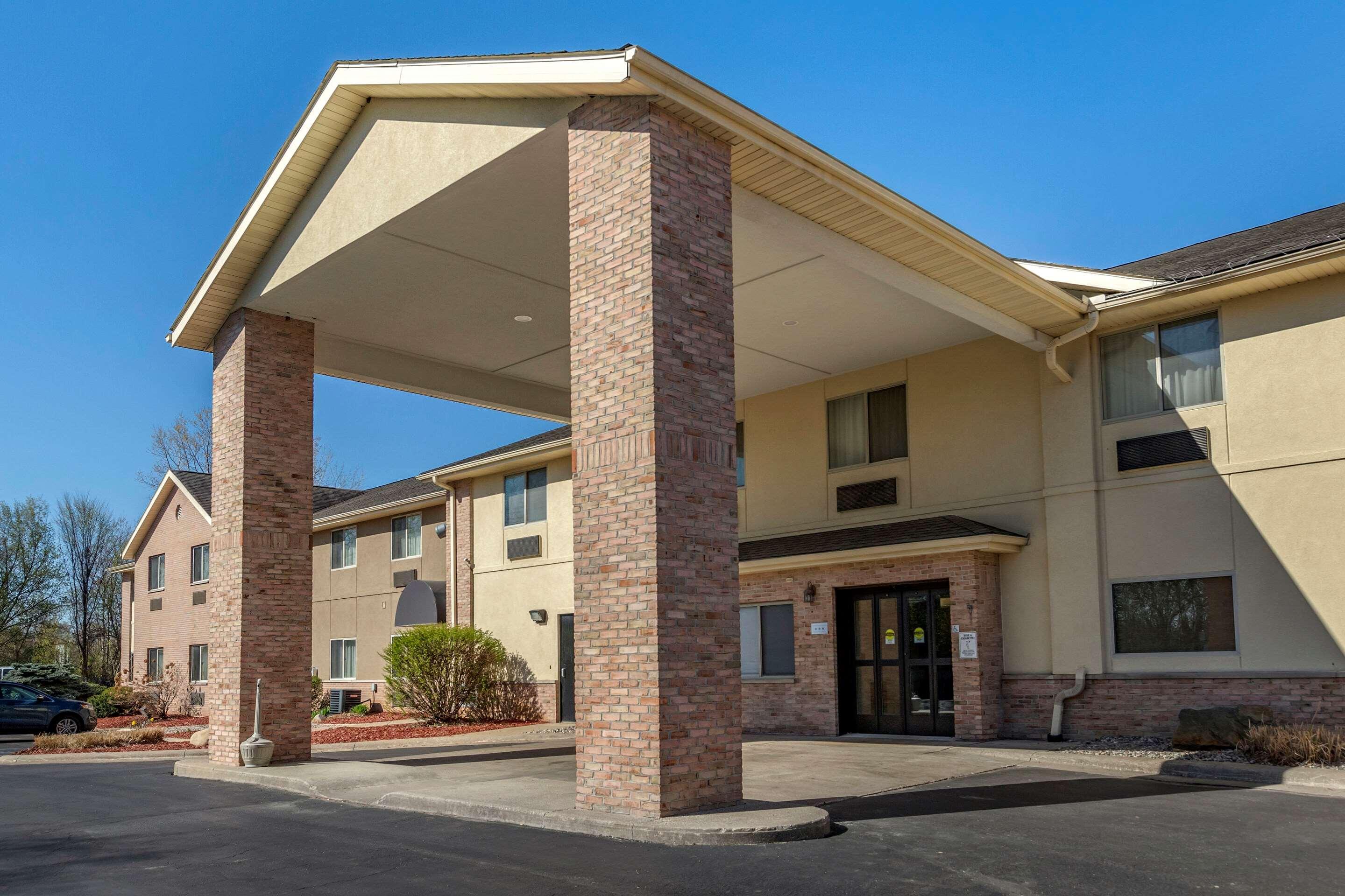 Comfort Inn & Suites Paw Paw Exterior photo
