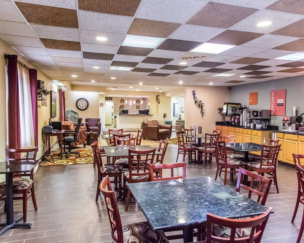 Comfort Inn & Suites Paw Paw Restaurant photo